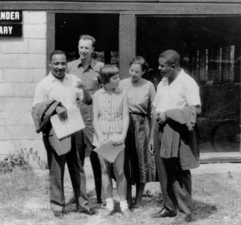 (from left) Martin Luther King Jr., Pete Seeger, Charis Horton, Rosa Parks, Ralph Abernathy, in  1957.